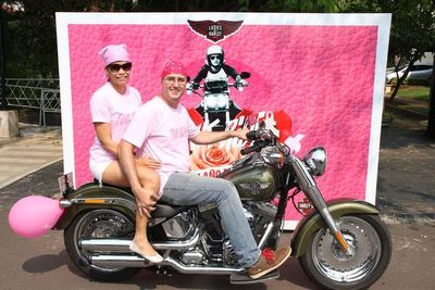 Motociclistas del Pink Ride ayer visibilizaron el cáncer de mama