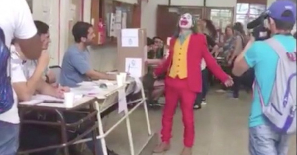 “The Joker” votó en las elecciones curepas