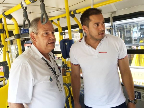 Comuna esteña analiza oferta de buses inclusivos para renovar flota