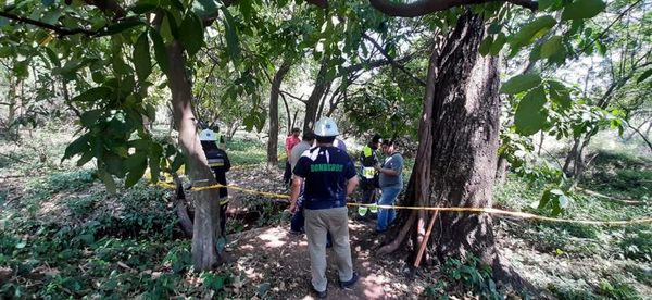 Hallan sin vida a una mujer en el arroyo San Lorenzo  - Nacionales - ABC Color