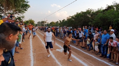 Carrera a pie, desafío solidario norteño