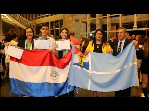 ESTUDIANTES PARAGUAYOS GANAN EL PRIMER PUESTO EN FERIA MUNDIAL