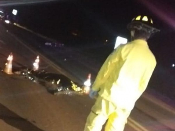 Arreglaba su moto y fue atropellado por una camioneta