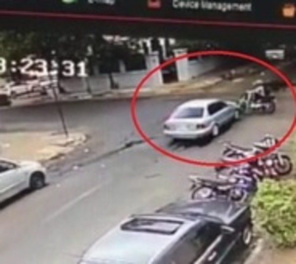 Imprudencia al Volante: Chocó a motociclista y huyó - Paraguay.com