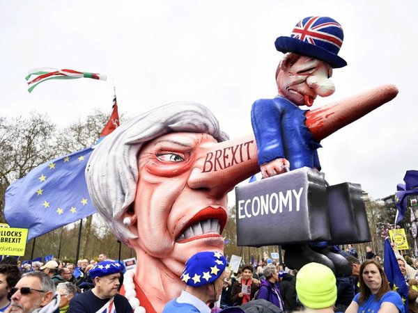 La UE acepta retrasar el brexit hasta enero del 2020