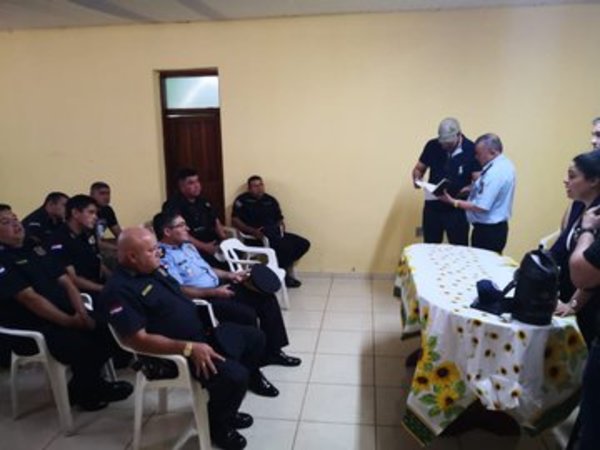 Detienen a 20 policías por brindar cobertura a líder narco » Ñanduti