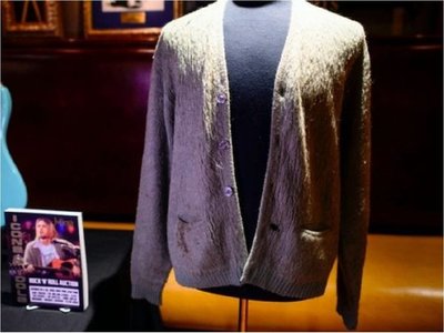 Un cárdigan vintage de Kurt Cobain, subastado por USD 334.000