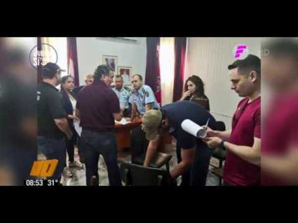 Detienen a varios policías por supuesta cobertura a narcotraficante