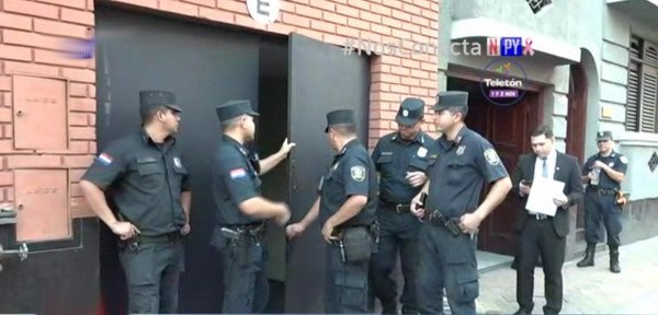 Docentes toman edificio del MEC | Noticias Paraguay