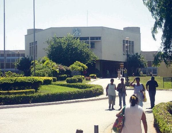 Funcionarios del Hospital del Trauma reclaman descentralización para compra de insumos