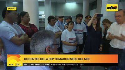 Docentes de la FEP tomaron el MEC - ABC Noticias - ABC Color