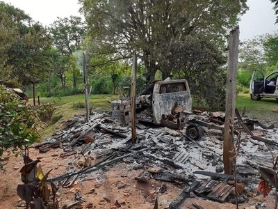 NATALIO: SUPUESTO INCENDIO PROVOCADO REDUJO A CENIZAS UNA CAMIONETA