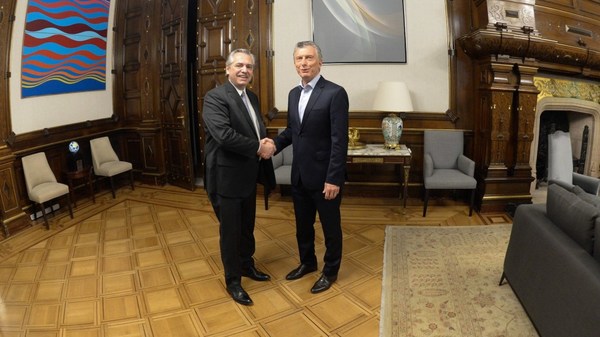 Macri y Fernández se reúnen para abordar la transición tras el triunfo del peronista - .::RADIO NACIONAL::.