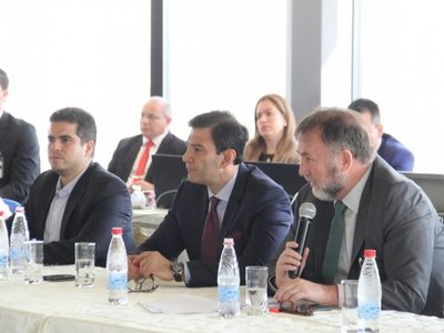 Para Benigno, los funcionarios tienen que estar contentos por tener trabajo