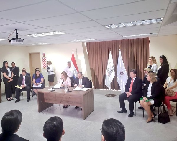 Tras acusaciones mutuas de corrupción Fiscalía y Contraloría firman “la paz” - ADN Paraguayo