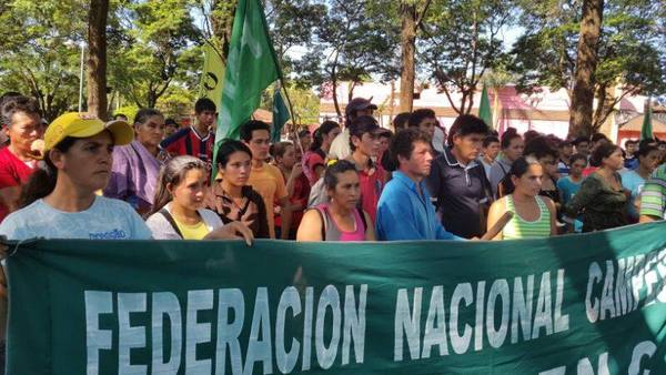 FNC se se congregó en plaza céntrica para reclamar desalojos y represión - .::RADIO NACIONAL::.