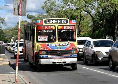 Esquema mafioso no quiere que el '18 Rojo' circule, denuncia abogado
