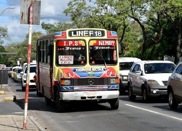 Esquema mafioso no quiere que el '18 Rojo' circule, denuncia abogado
