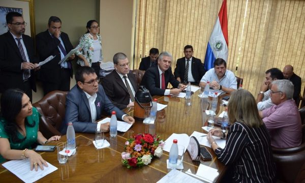 Legisladores postergan viaje a Finlandia