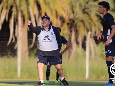 Maradona prescinde de un paraguayo