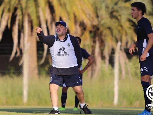 Maradona prescinde de un paraguayo