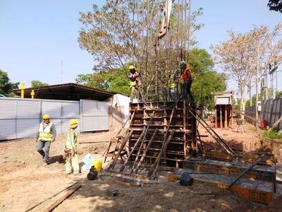 Corredor Botánico: instalan primera columna del viaducto