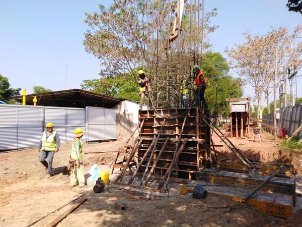 Corredor Botánico: instalan primera columna del viaducto
