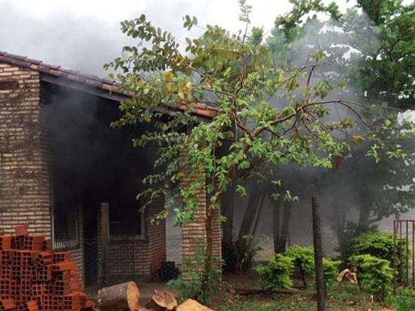 Por celos quemó la casa y amenazó de muerte a su doña
