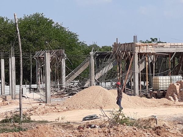 Dos albañiles heridos en obra de construcción de IPS en Paraguarí - Nacionales - ABC Color