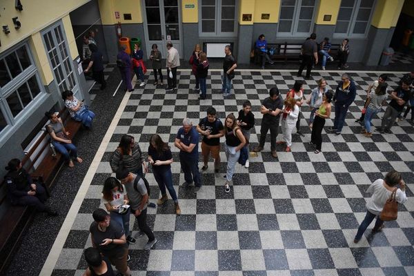 Uruguay rechaza creación de policía militarizada - Mundo - ABC Color