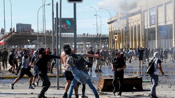 Violentos choques en décimo día de estallido social en Chile