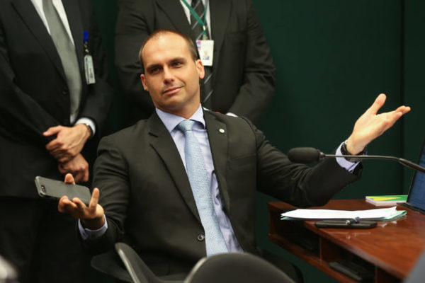 Hijo de Bolsonaro publicó polémico tuit sobre la situación cambiaria argentina » Ñanduti
