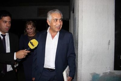 Sánchez Tillería declaró por casi 8 horas ante fiscales por caso acta entreguista - Nacionales - ABC Color