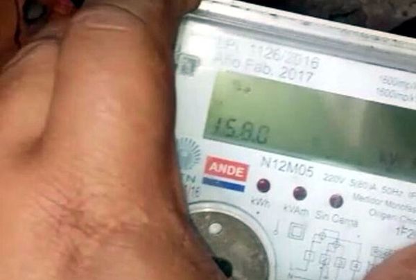 Además de los masivos cortes imprevistos, ANDE anuncia apagones “programados” - Nacionales - ABC Color
