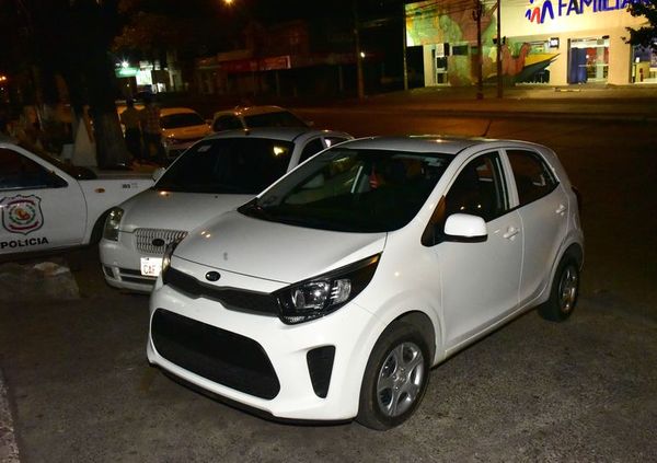 Adolescente roba a conductora de Uber y destruye su celular - Nacionales - ABC Color
