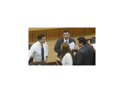 Proponen una comisión para investigar los títulos falsos