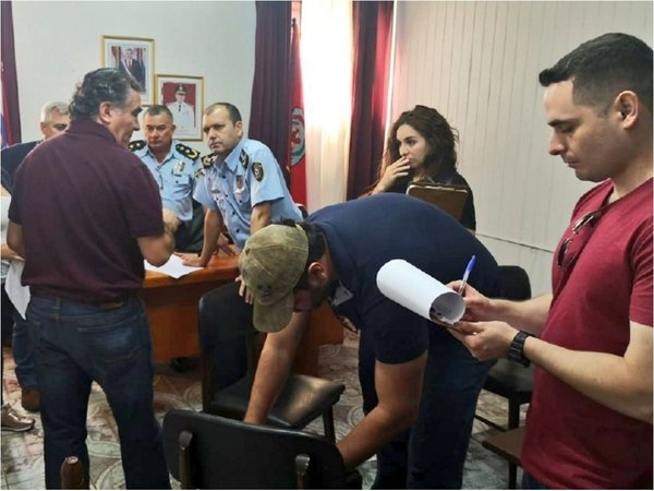 Jefes fueron detenidos por cobro de coimas y protección a líder del PCC