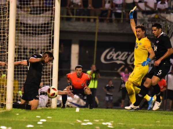 Di Torre: "El árbitro inclinó la cancha"