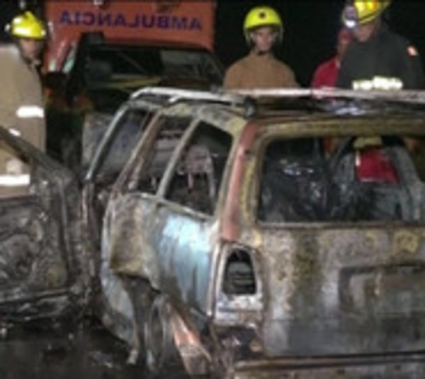 Vehículo se incendia tras choque frontal sobre Acceso Sur - Paraguay.com
