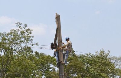 Varios cortes de energía se registraron anoche y seguirán los apagones - Nacionales - ABC Color