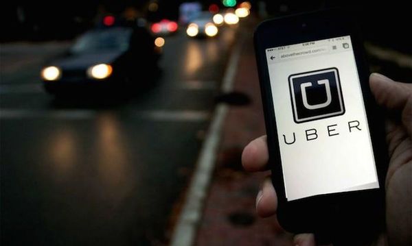 Menor robó teléfono celular a conductora de Uber