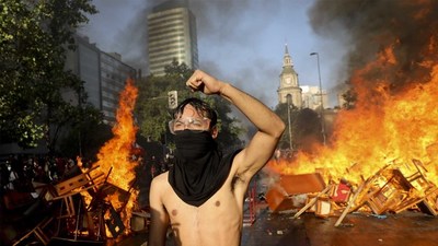 Chile arde en el primer día sin militares en la calle y tras el cambio de gabinete - .::RADIO NACIONAL::.