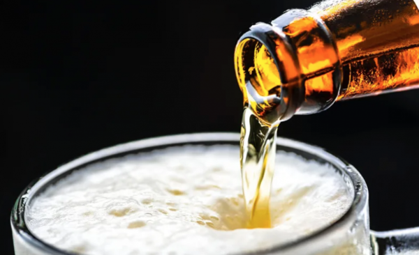 HOY / Alcohol deshidrata: indican cinco vasos de agua por cada lata de cerveza