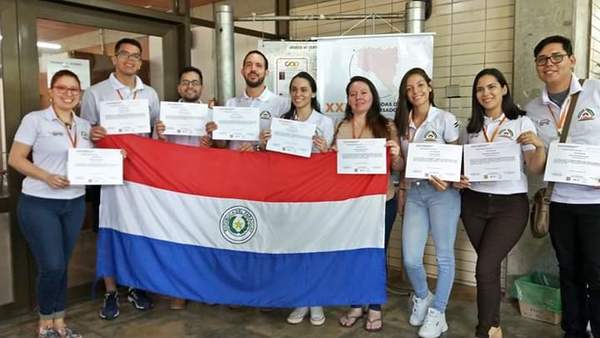 Jóvenes investigadores de la UNE obtienen premios en Sao Paulo