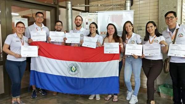 Jóvenes investigadores de la UNE obtienen premios en Sao Paulo