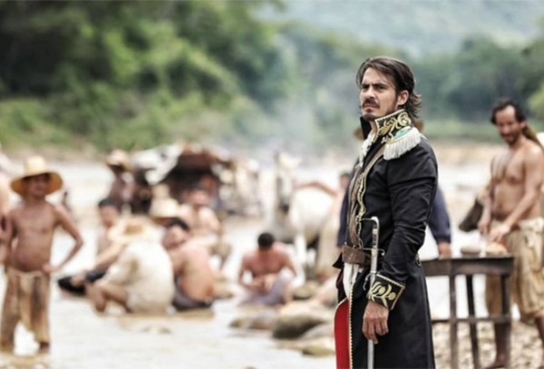 Actor de la serie Bolívar llega a Paraguay para el estreno de Camas