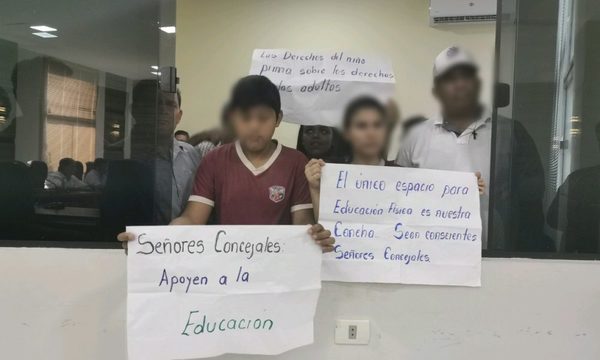 Disputa entre vecinos y comunidad educativa por espacio público en Franco