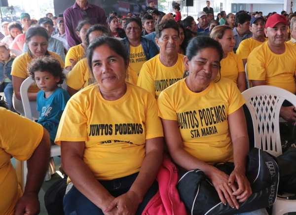Caaguazú: Gobierno entrega 900 subsidios habitacionales a familias de 6 departamentos
