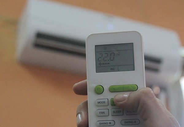 ¿16 o 24°C? El debate del aire acondicionado y los riesgos del golpe de calor
