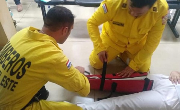 Personal de ambulancia se capacita en primeros auxilios y RCP